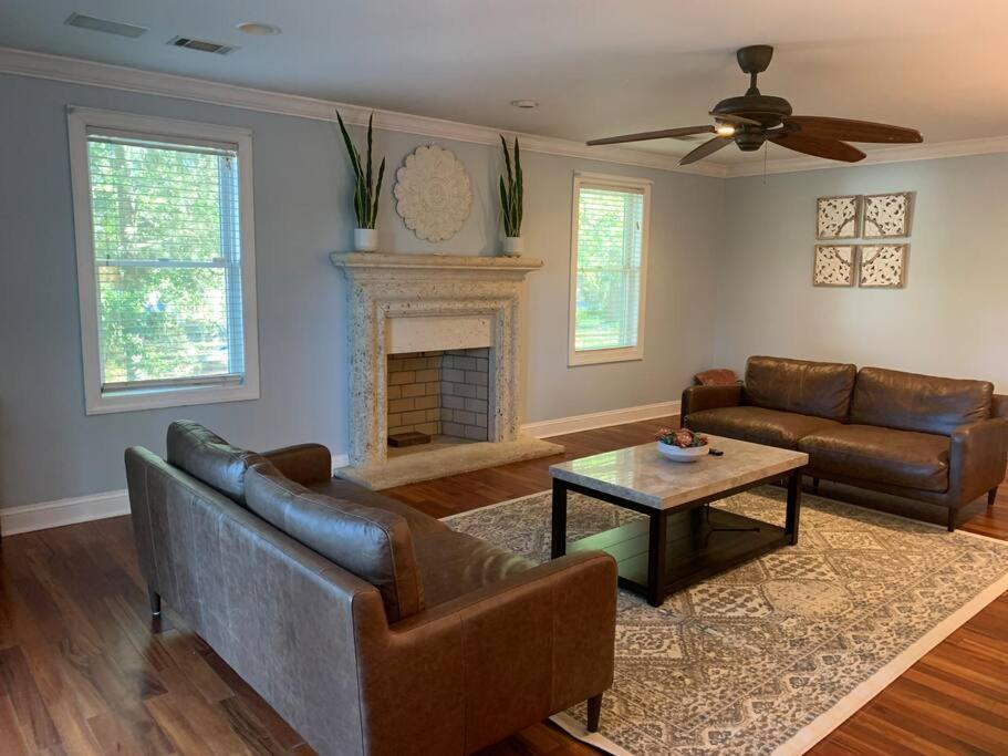 Holiday home Entire Home! Waterfront And Trail-backing! *