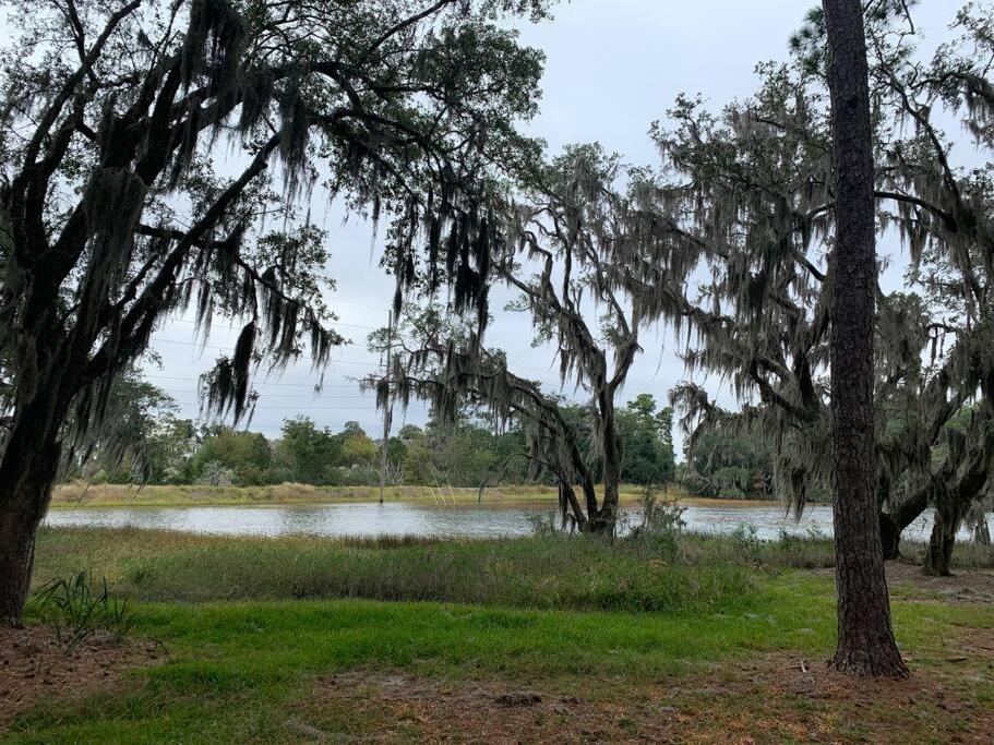 Holiday home Entire Home! Waterfront And Trail-backing! *