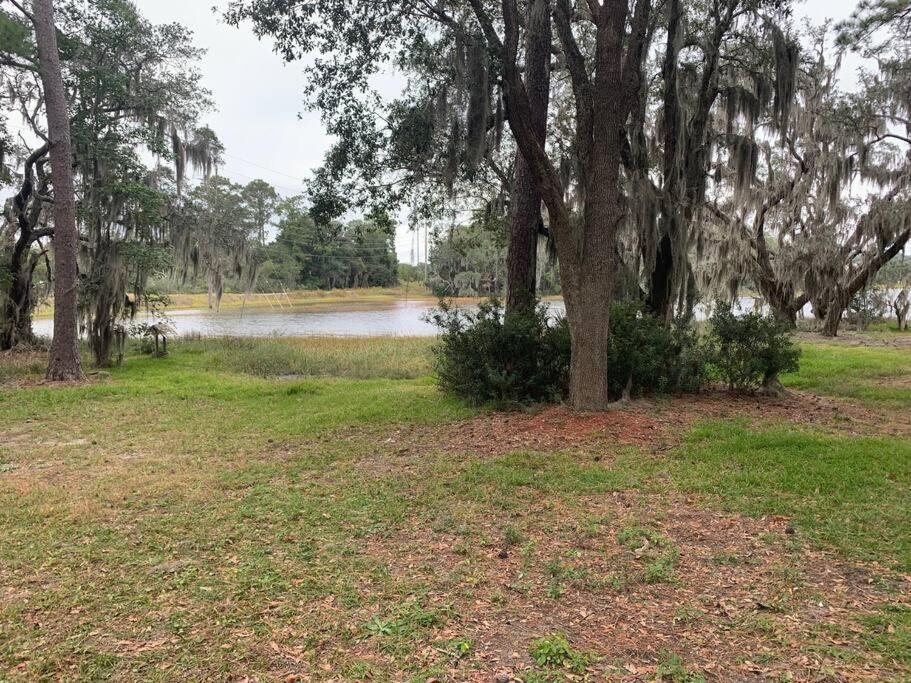 Entire Home! Waterfront And Trail-backing! Holiday home *